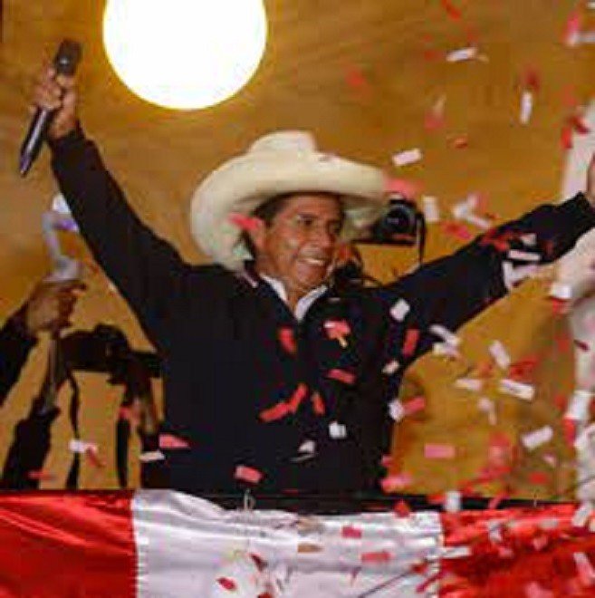 Pedro Castillo é, oficialmente, presidente do Peru