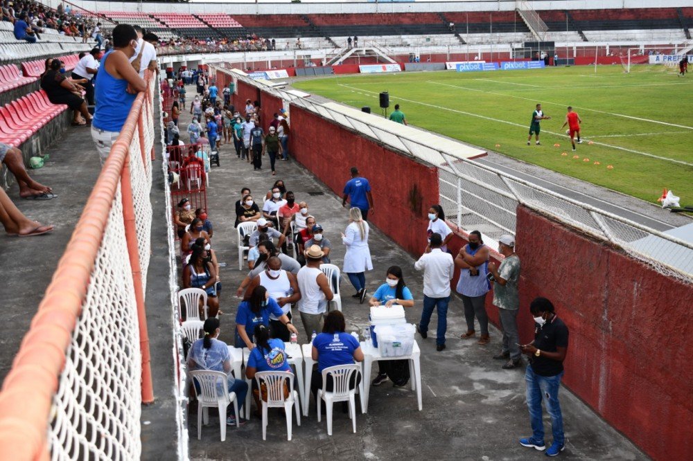 Vacinação Covid-19: Prefeitura de Alagoinhas vacina trabalhadores da educação, nesta quarta