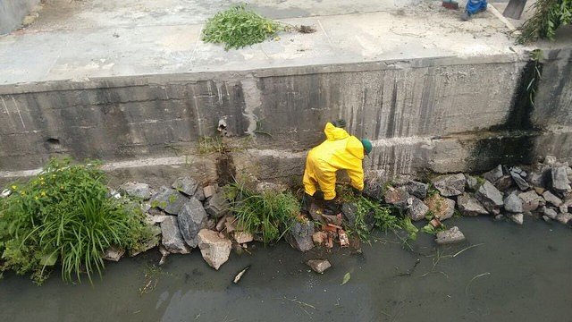 Prefeitura realiza trabalho de limpeza e manutenção do Rio Catu
