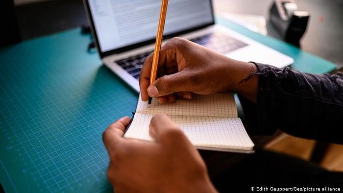 Auxilio para universitários de baixa renda é muito importante