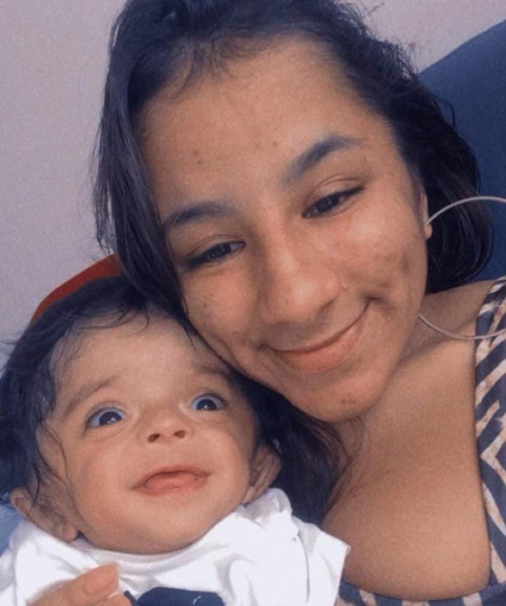 Bebê de jovem com 'ossos de vidro' nasce com a mesma doença e já teve 13 fraturas pelo corpo