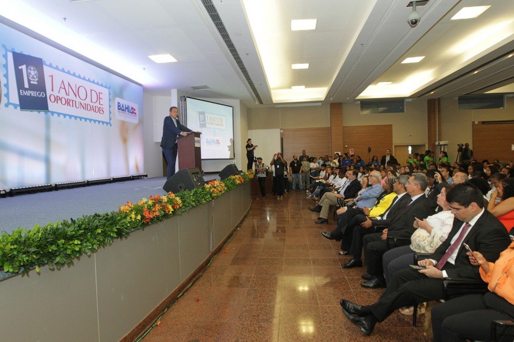 Em aniversário do Programa Primeiro Emprego, Rui anuncia 1.320 novas vagas