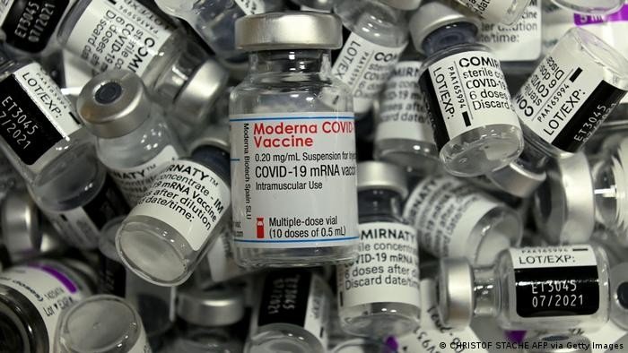 União Europeia - Pfizer e Moderna aumentam preço de vacina anti-covid