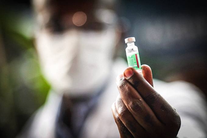 Iniciada a produção 100% nacional da vacina AstraZeneca