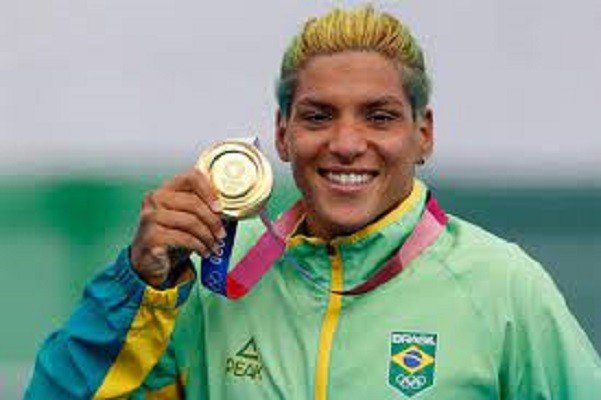 Mais uma mulher no pódio com ouro