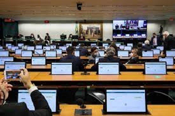 Por 23 a 11, comissão especial da Câmara rejeita PEC do voto impresso