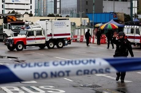 Bomba da 2ª Guerra é achada e 4 mil pessoas deixam área em Hong Kong