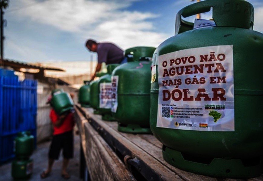 Petrobras - acionistas estrangeiros lucram com os aumentos em nossos combustíveis e com as privatizações
