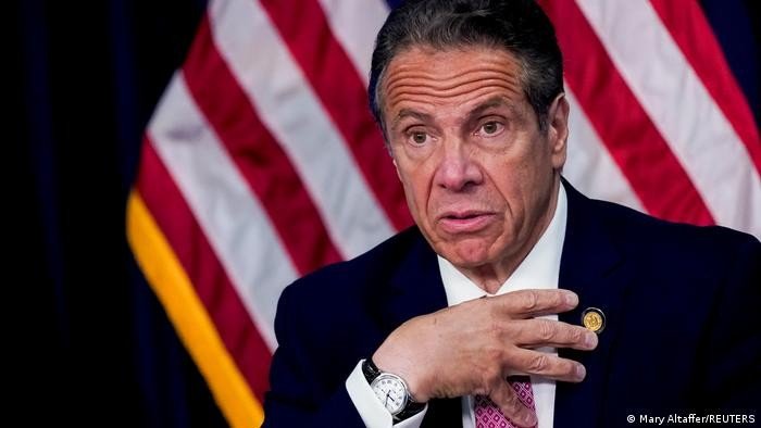 Governador de NY renuncia por conta de acusação de assédio sexual