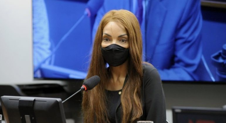 Câmara aprova perda de mandato da deputada Flordelis