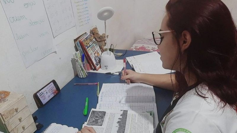 Jovens se prejudicam nos estudos pela necessidade de trabalhar