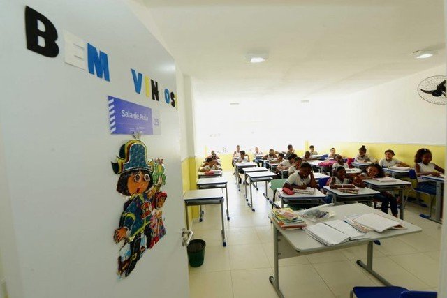 Estudantes da rede municipal de Salvador voltam às aulas nesta segunda-feira