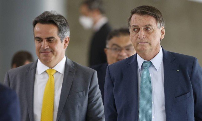 Centrão recebe oferta de mais quatro ministérios e deve continuar com Bolsonaro até abril