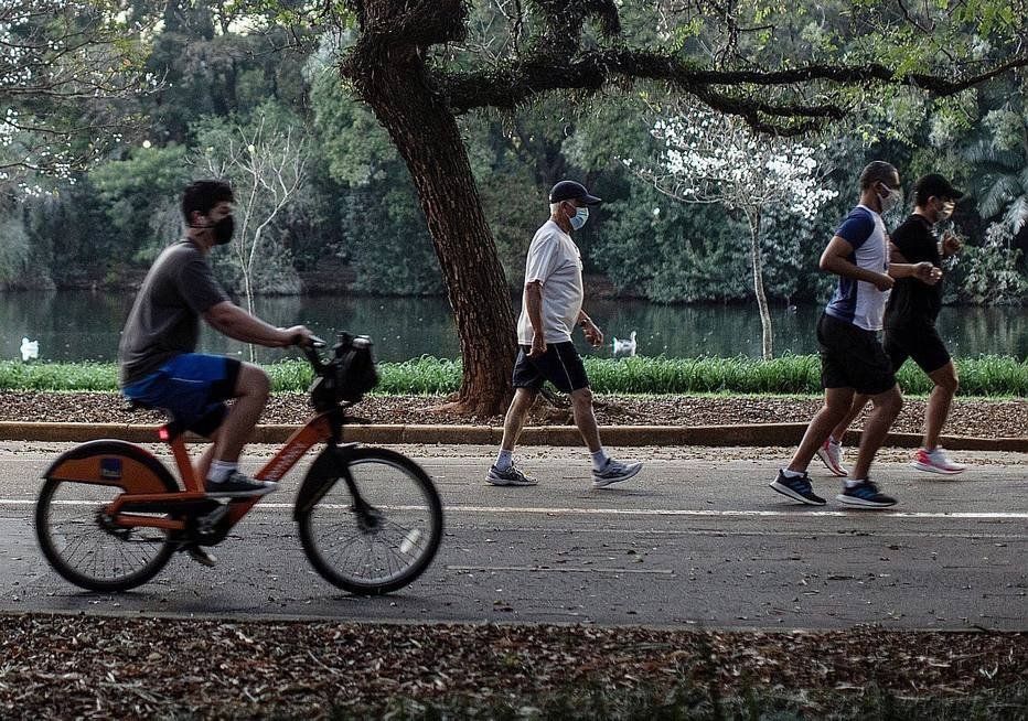 Caminhadas intensas fazem bem para um cérebro que envelhece