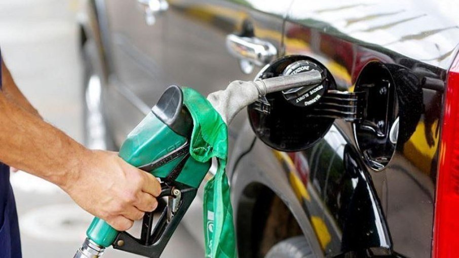Zema rebate governo federal por alta na gasolina: 'Culpa não é do ICMS nem do governo do estado'