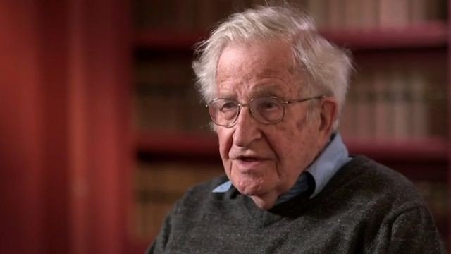 Noam Chomsky - “Raramente vi um país onde a elite tem tanto desprezo pelos pobres como o Brasil”