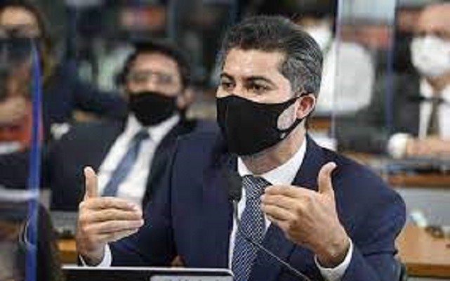 Jornalista da TV Senado é demitida após corrigir fake news de Marcos Rogério