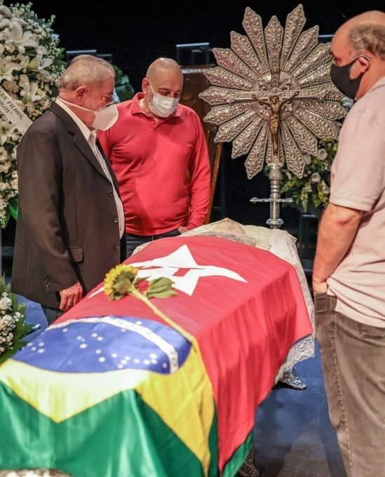 Com presença de Lula, corpo do ator Sérgio Mamberti é enterrado em SP