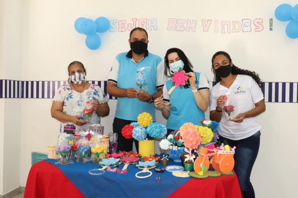 Avançar Cidades - Alunos do curso gratuito de artesanato receberam certificado de conclusão