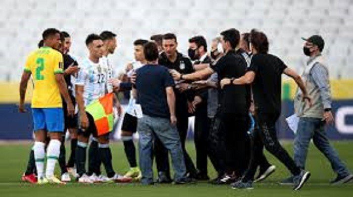 “Quando é que a Anvisa vai autuar Bolsonaro?”: internautas reagem após suspensão do jogo Brasil x Argentina