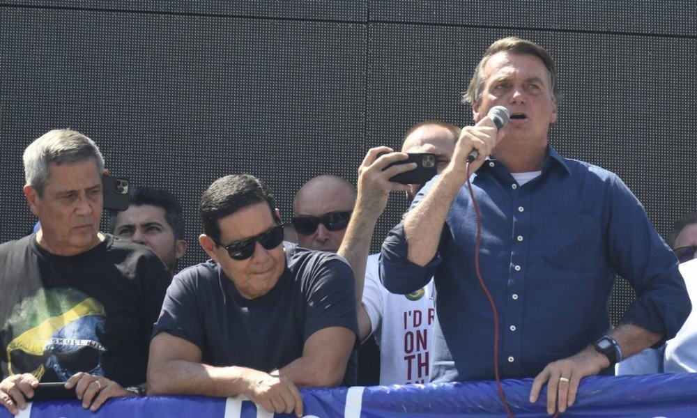 Segundo analistas, Bolsonaro abriu o caminho para o impeachment