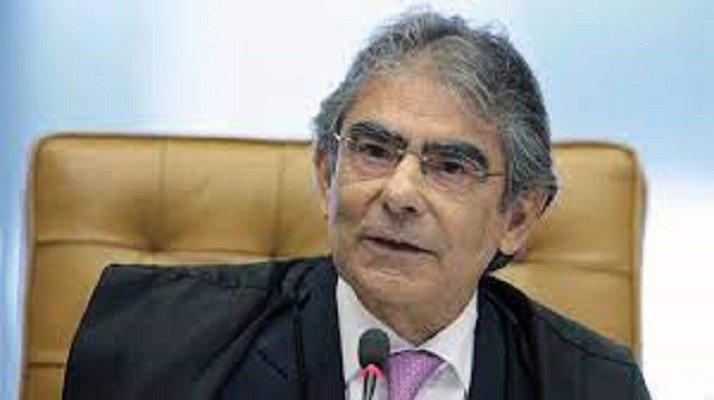Ayres Britto aponta crime de responsabilidade de Bolsonaro