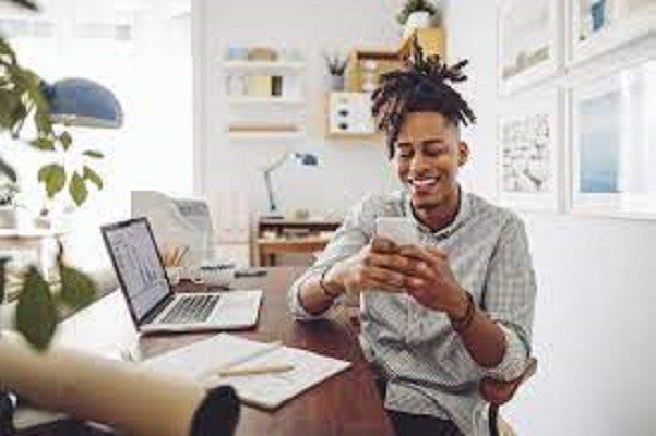 Jovens entre 18 e 24 anos dominam a bolsa de valores brasileira e americana
