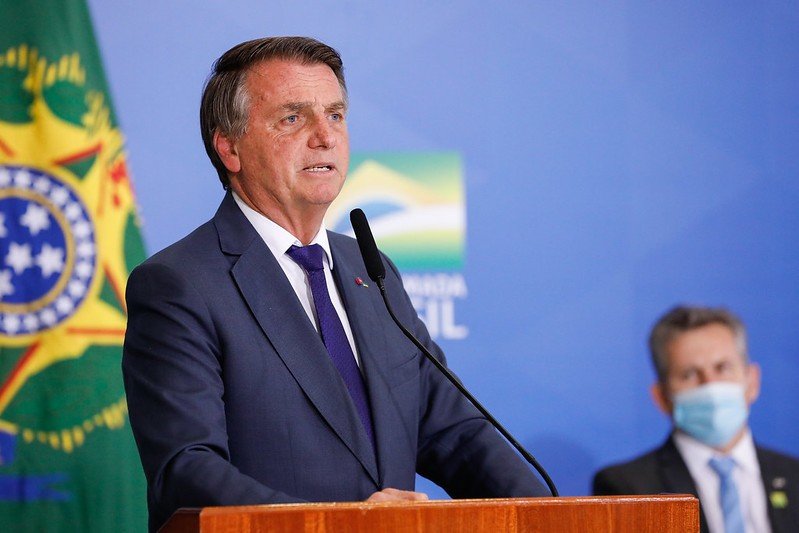 Bolsonaro recua do tom golpista e diz em nota que ataques ao STF 