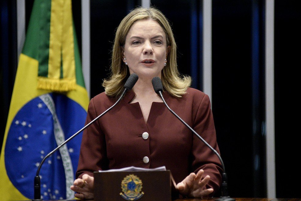 Natureza de Bolsonaro é golpista e recuo não inspira confiança, diz Gleisi