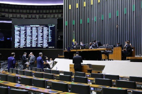 Câmara recoloca quarentena no novo Código Eleitoral