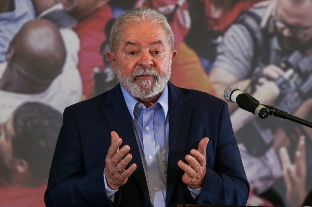 Lula: por que os mesmos que foram atrás dos meus filhos, e não encontraram nada, não podem ir atrás dos filhos do Bolsonaro?