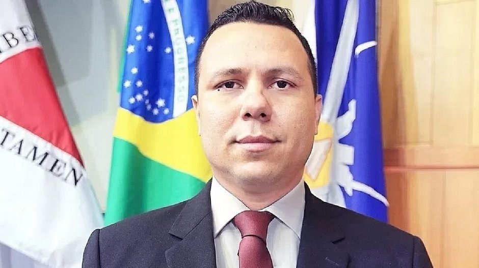 Vereador que propôs desobrigação do uso de máscara morre de covid-19