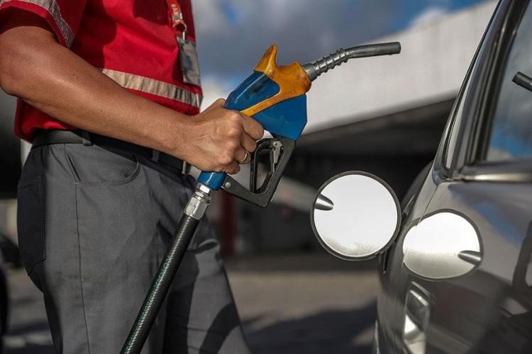 Preço médio da gasolina sobe pela 7ª semana consecutiva, diz ANP