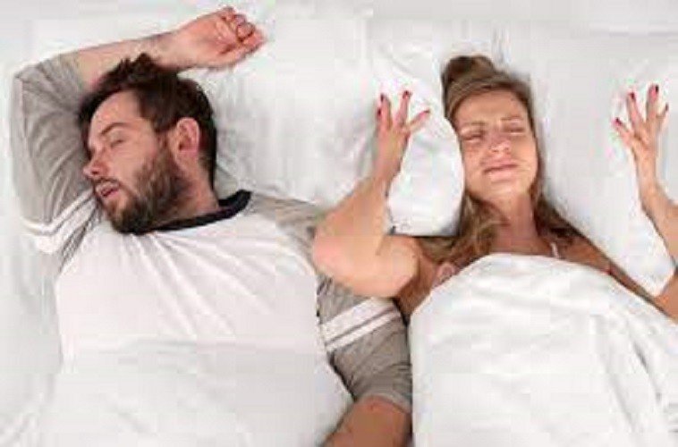 Por que roncamos ao dormir de barriga para cima?