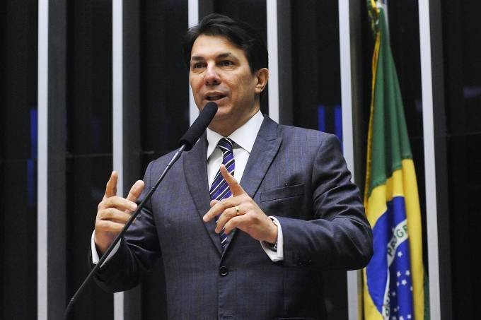 Reforma Administrativa - votação adiada. Alteração exclui juízes e membros do Ministério Público, inclusive da parte que acaba com privilégios