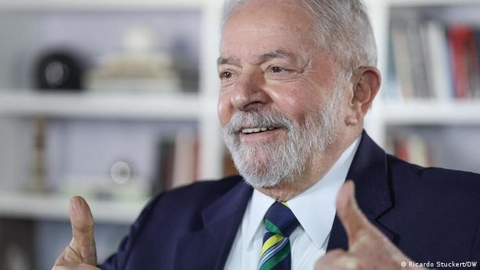 Lula lidera por ampla vantagem corrida eleitoral, afirma pesquisa