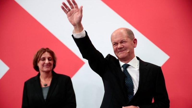 Alemanha - Centro-esquerda derrota partido de Merkel mas pode demorar para formar governo