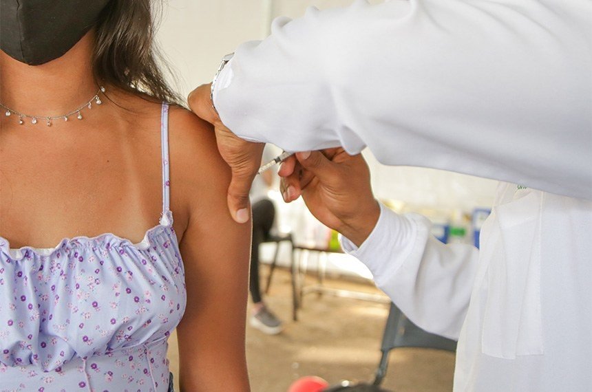 Comissão da Covid-19 discute continuidade da vacinação de adolescentes hoje (27) às 15h