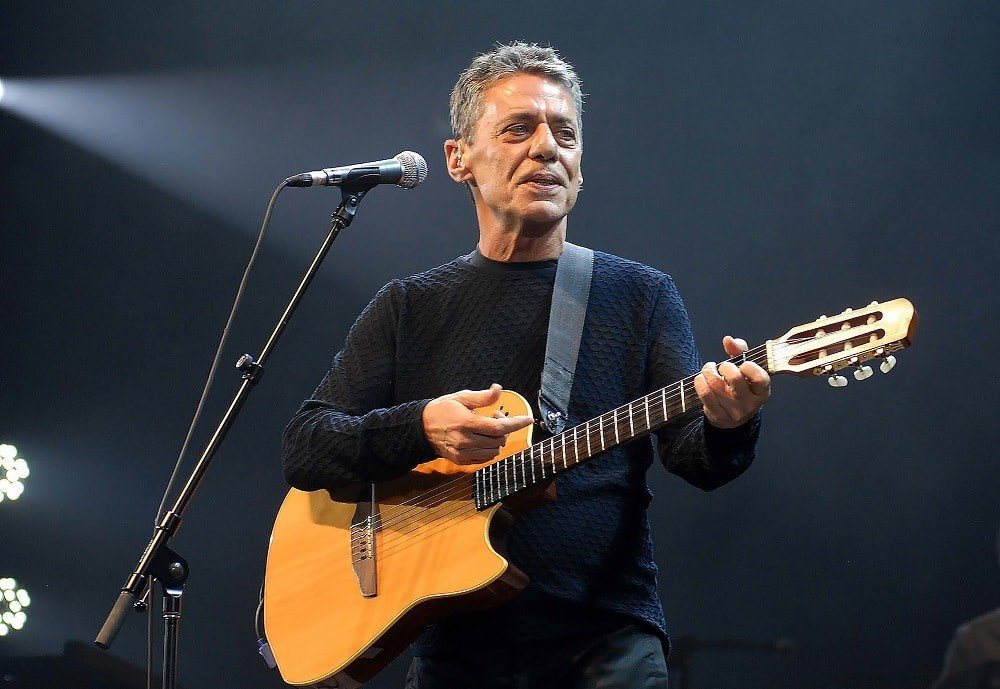 Empresa é condenada a indenizar Chico Buarque após usar meme do cantor