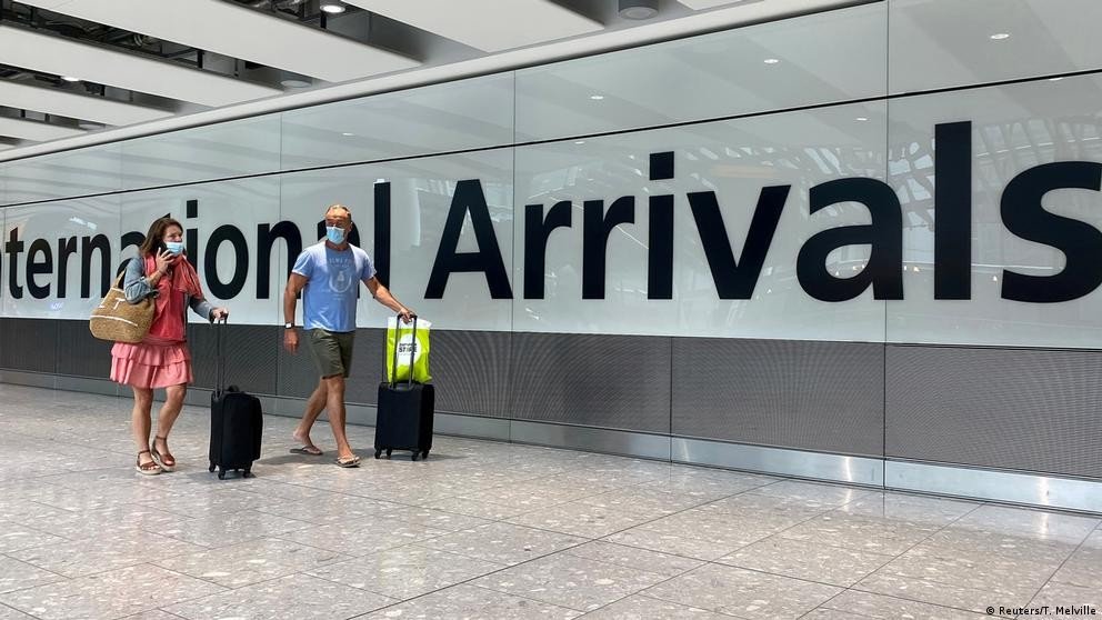 Reino Unido vai dispensar quarentena de viajantes do Brasil