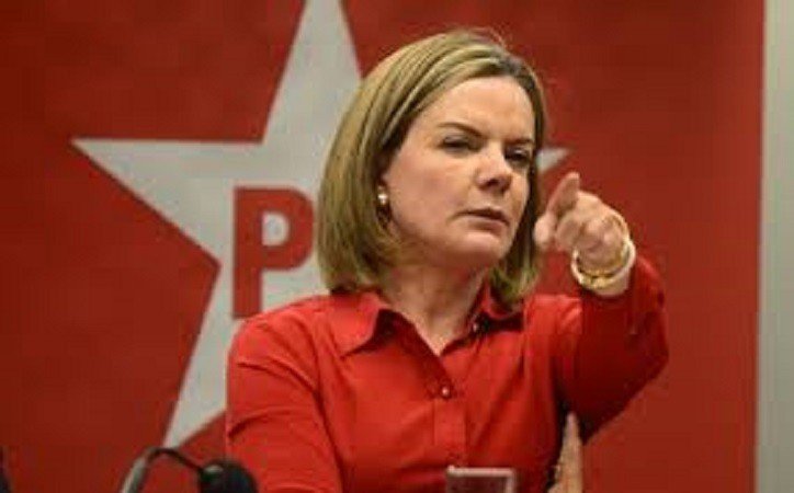 Gleisi diz que a linha do PT é clara: impeachment de Bolsonaro