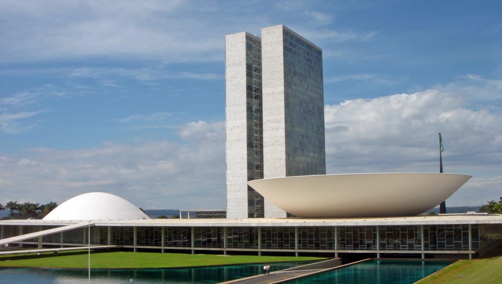 PEC dos Precatórios: deputados pedem vista e votação é adiada