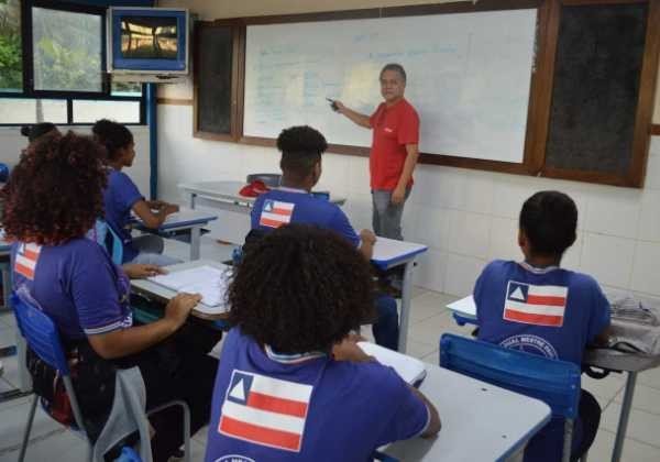 Aulas da rede estadual voltam a ser 100% presenciais dia 18, anuncia Rui