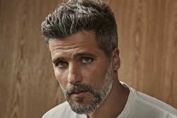 “Sou a favor de qualquer coisa que tire esse psicopata do poder”, diz Bruno Gagliasso sobre Bolsonaro