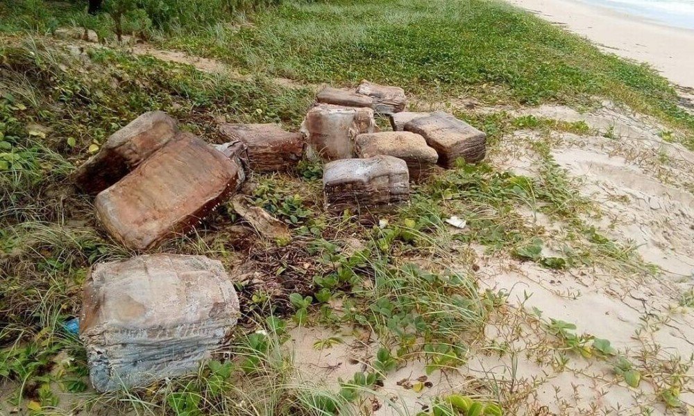 Fim do mistério: fardos encontrados em praias do Nordeste pertenciam a dois navios nazistas