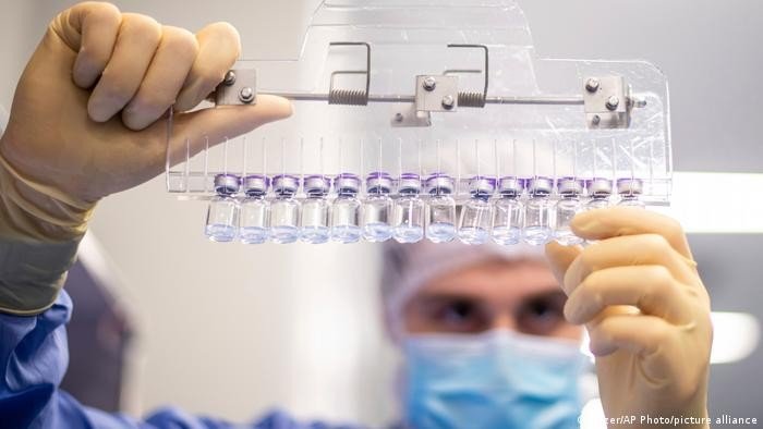 Por que doses de reforço não foram alteradas para variantes