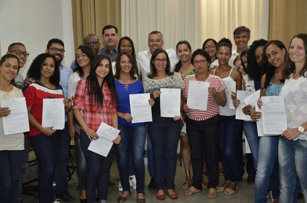 Joaquim Neto nomeia concursados da saúde e da educação