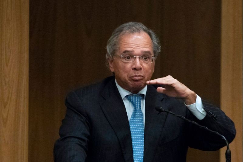 Para sobreviver no governo, Guedes trocou neoliberalismo radical por ação social de cunho eleitoreiro