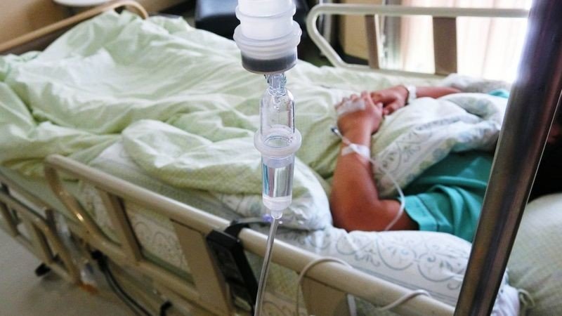 Covid: Americana vence luta recorde de 335 dias, segundo médicos