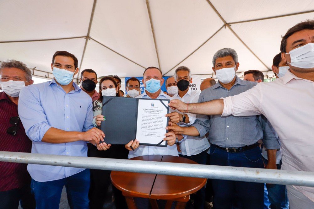 Em Campo Formoso, governador em exercício autoriza pavimentação de estrada e modernização de colégio quilombola